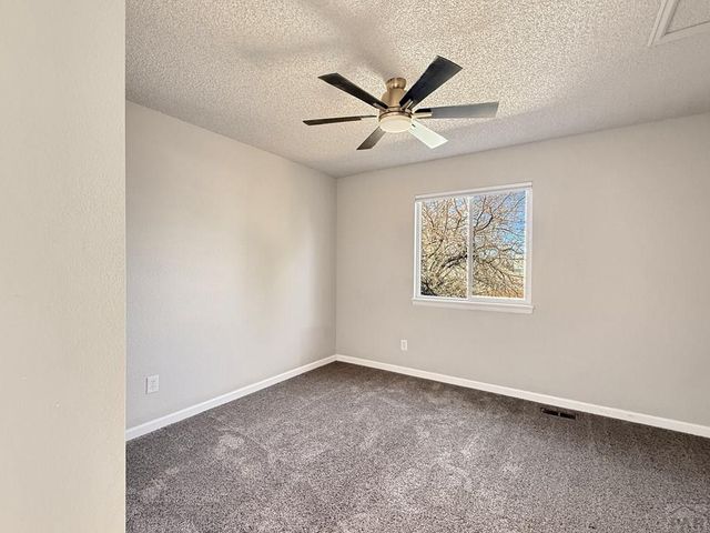 1510 Kingsroyal Blvd, Pueblo, CO 81005