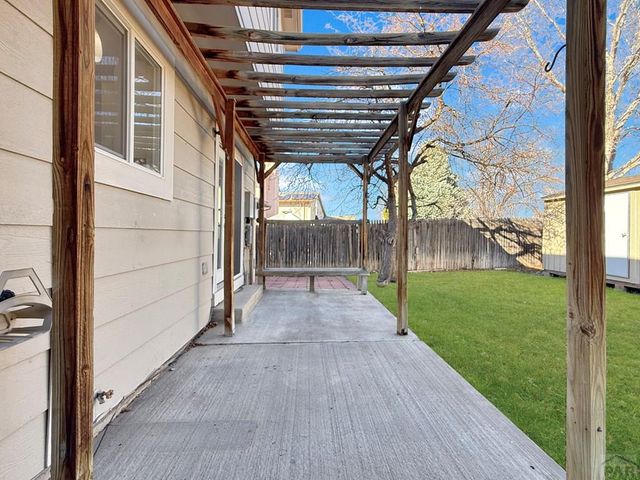 1510 Kingsroyal Blvd, Pueblo, CO 81005