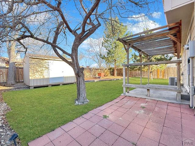 1510 Kingsroyal Blvd, Pueblo, CO 81005