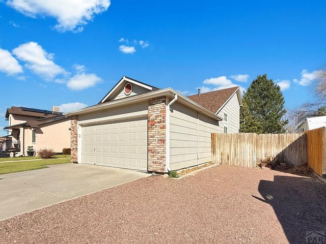 1510 Kingsroyal Blvd, Pueblo, CO 81005
