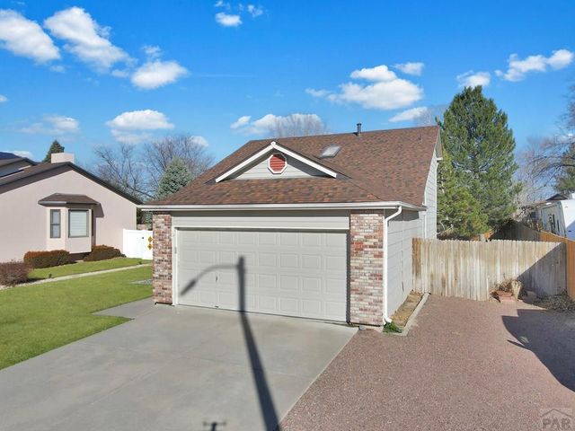 1510 Kingsroyal Blvd, Pueblo, CO 81005