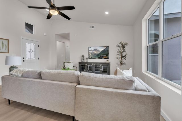 20 Bravo Road, Los Lunas, NM 87031