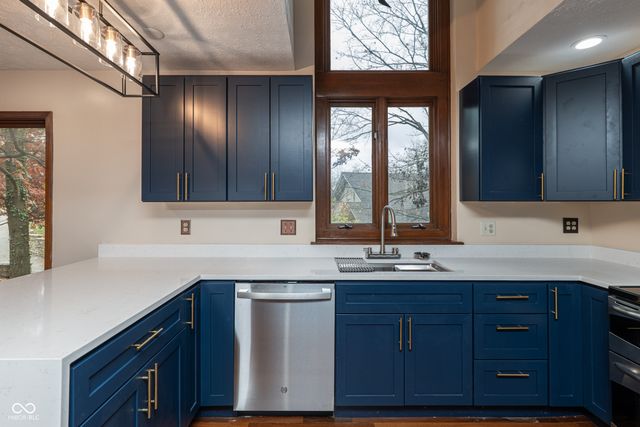 8649 Bay Colony Drive, Indianapolis, IN 46234