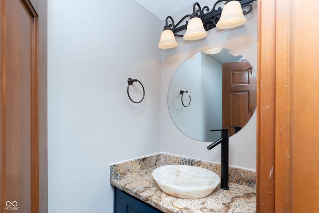 8649 Bay Colony Drive, Indianapolis, IN 46234