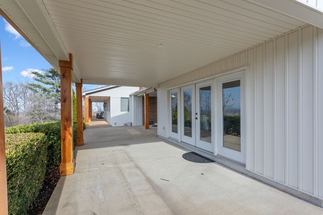 881 Mount Olivet Rd, Columbia, TN 38401