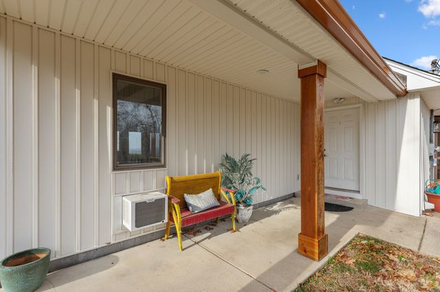 881 Mount Olivet Rd, Columbia, TN 38401