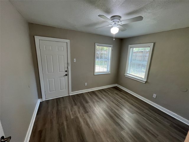 1316 N Prairie Creek Road, Dallas, TX 75217