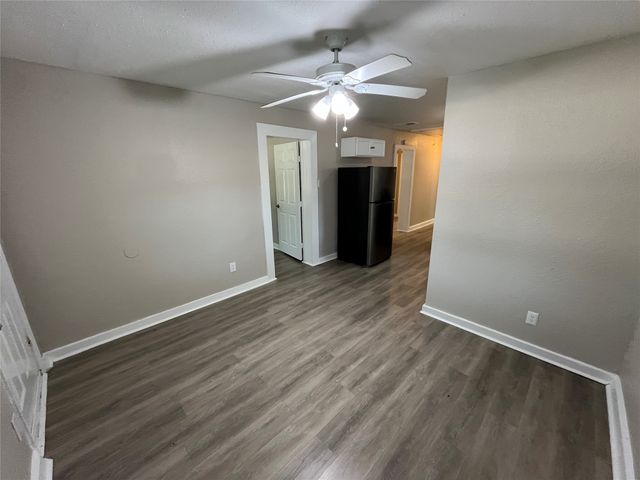 1316 N Prairie Creek Road, Dallas, TX 75217