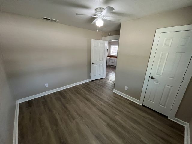 1316 N Prairie Creek Road, Dallas, TX 75217