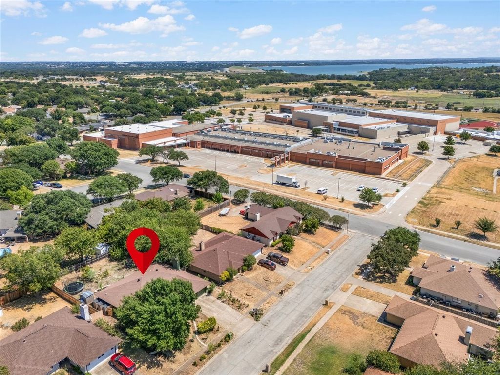 208 Pebblestone Drive, Benbrook, TX 76126 — photo 2