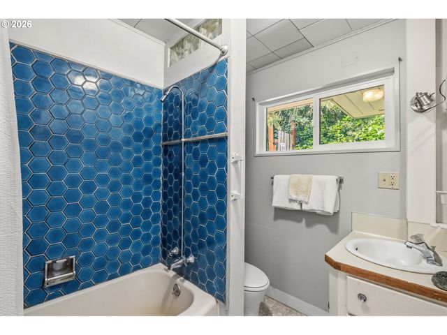 2795 Central Blvd, Eugene, OR 97403