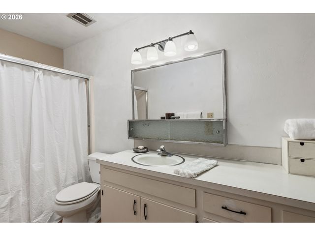 2795 Central Blvd, Eugene, OR 97403