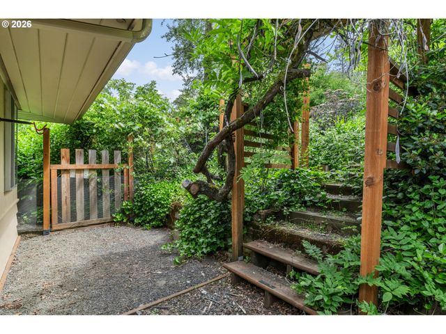 2795 Central Blvd, Eugene, OR 97403