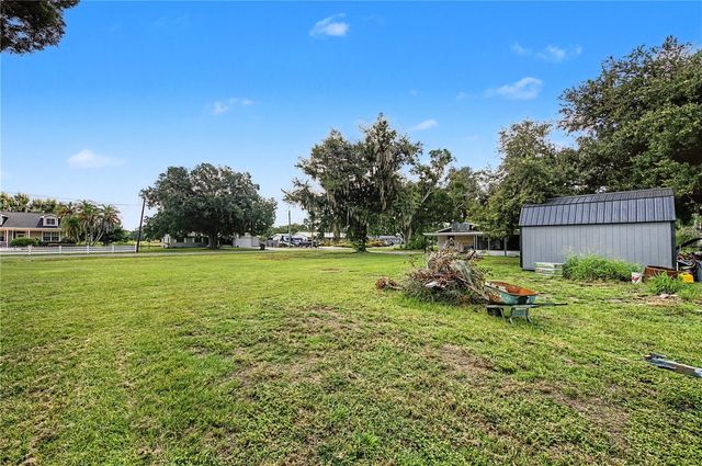 3015 DER ROAD, Plant City, FL 33566