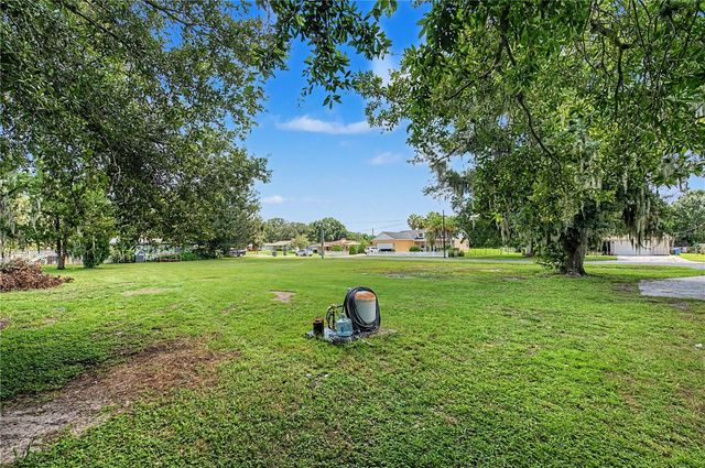 3015 DER ROAD, Plant City, FL 33566