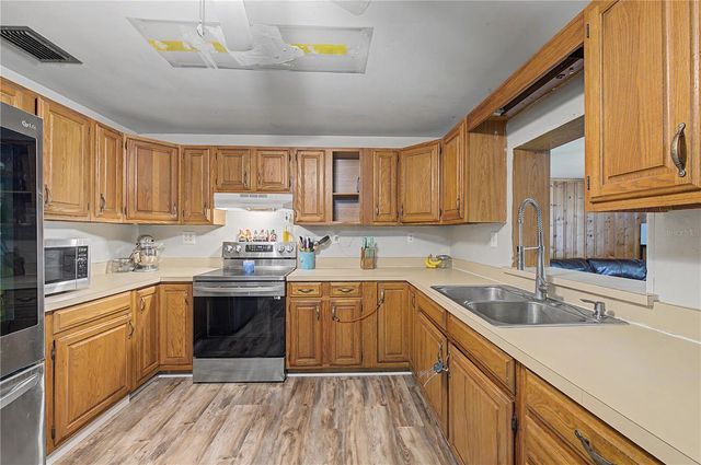 3015 DER ROAD, Plant City, FL 33566