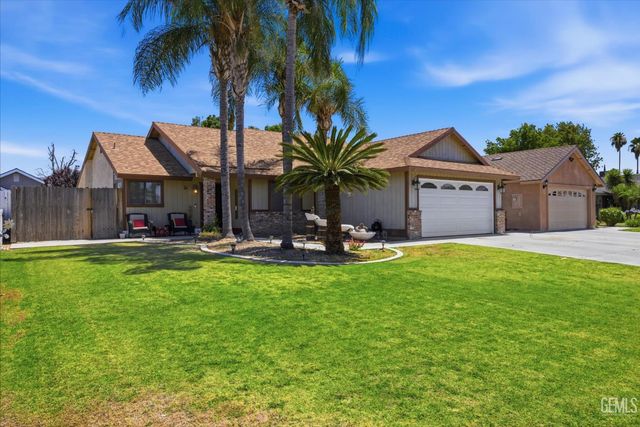 8817 Andrieu Court, Bakersfield, CA 93311