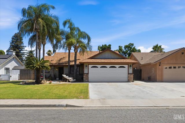 8817 Andrieu Court, Bakersfield, CA 93311