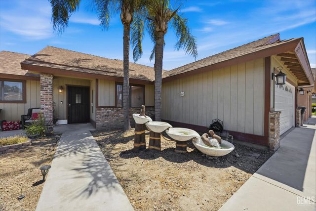 8817 Andrieu Court, Bakersfield, CA 93311