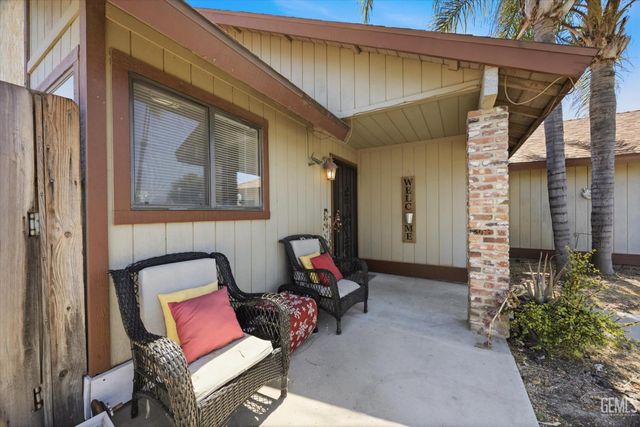 8817 Andrieu Court, Bakersfield, CA 93311