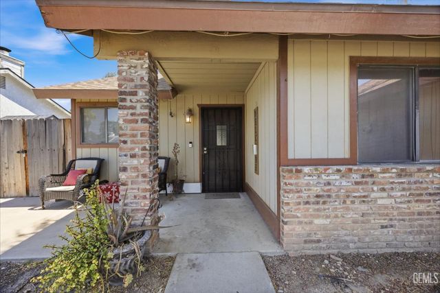 8817 Andrieu Court, Bakersfield, CA 93311