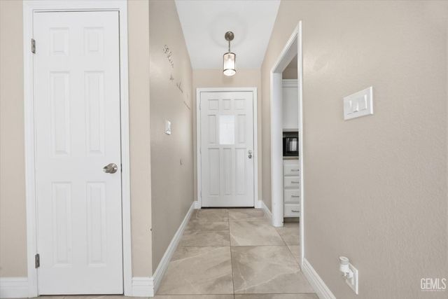 8817 Andrieu Court, Bakersfield, CA 93311