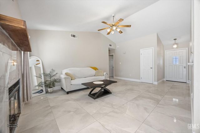 8817 Andrieu Court, Bakersfield, CA 93311