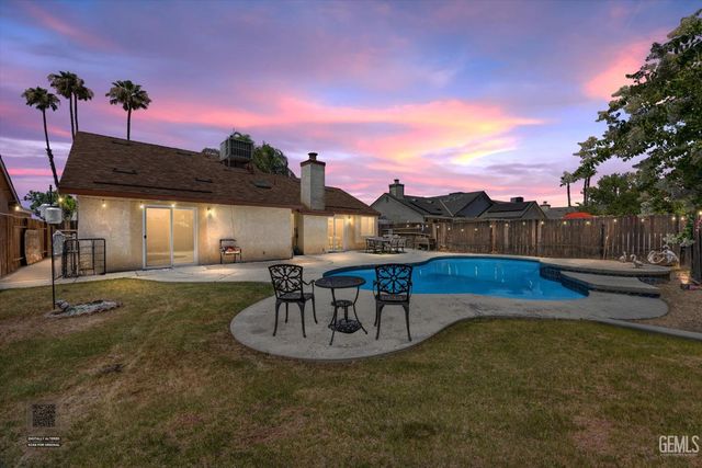 8817 Andrieu Court, Bakersfield, CA 93311