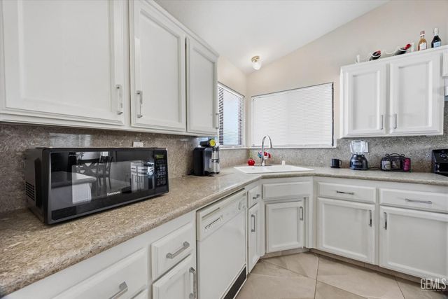 8817 Andrieu Court, Bakersfield, CA 93311