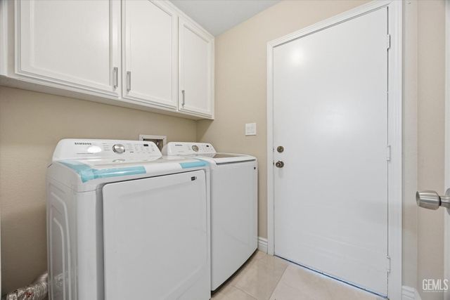 8817 Andrieu Court, Bakersfield, CA 93311