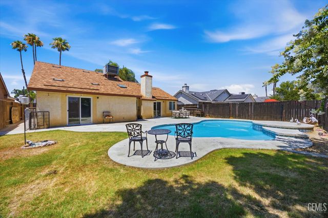 8817 Andrieu Court, Bakersfield, CA 93311