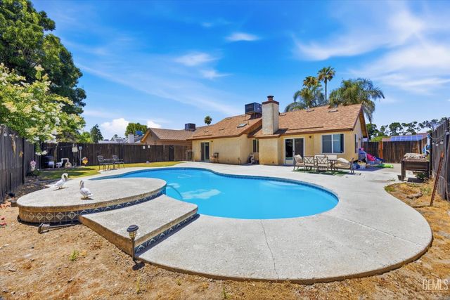 8817 Andrieu Court, Bakersfield, CA 93311