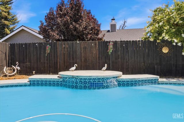 8817 Andrieu Court, Bakersfield, CA 93311
