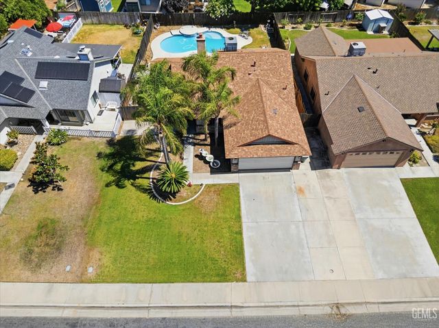 8817 Andrieu Court, Bakersfield, CA 93311
