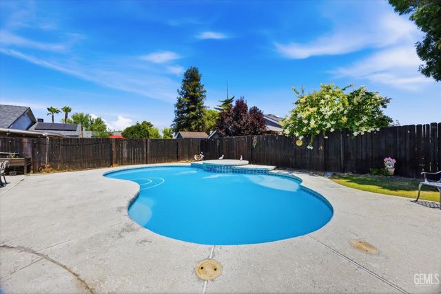 8817 Andrieu Court, Bakersfield, CA 93311
