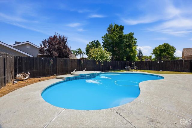 8817 Andrieu Court, Bakersfield, CA 93311