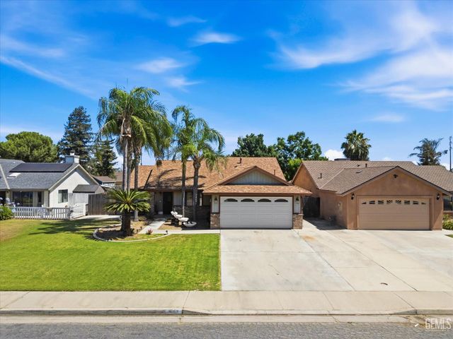 8817 Andrieu Court, Bakersfield, CA 93311