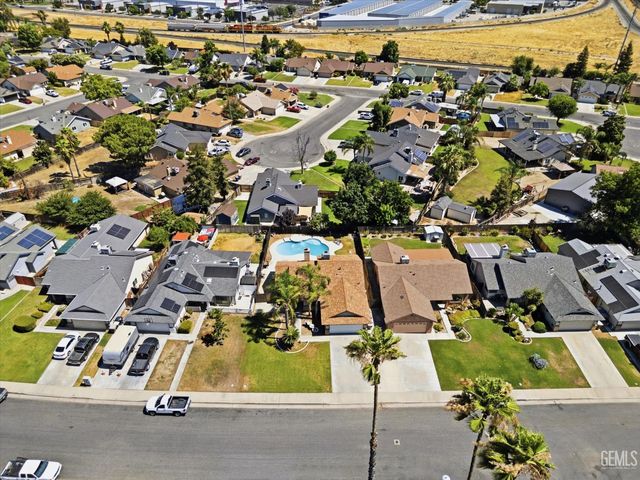 8817 Andrieu Court, Bakersfield, CA 93311
