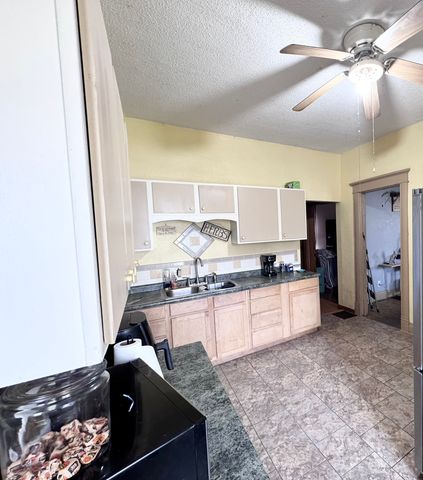 325 W Porter Street, Salem, IL 62881