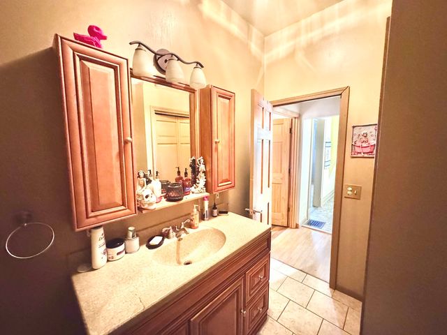 325 W Porter Street, Salem, IL 62881