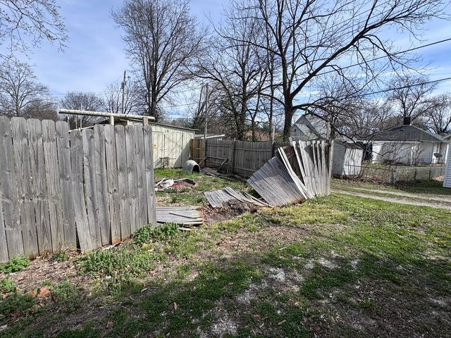 325 W Porter Street, Salem, IL 62881