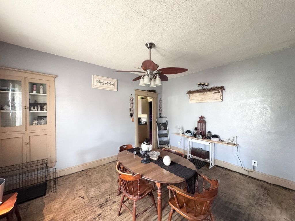 Image 9 of property listing at 325 W Porter Street, Salem, IL 62881