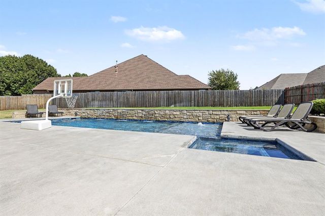 15606 Claremont Boulevard, Edmond, OK 73013