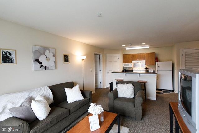 175 Yellowstone Dr Apt 202, Charlottesville, VA 22903