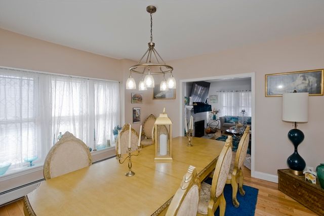 29 Eddywood St, Springfield, MA 01118