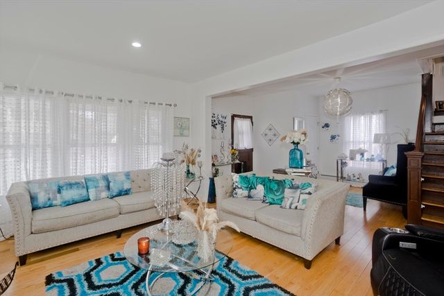 29 Eddywood St, Springfield, MA 01118