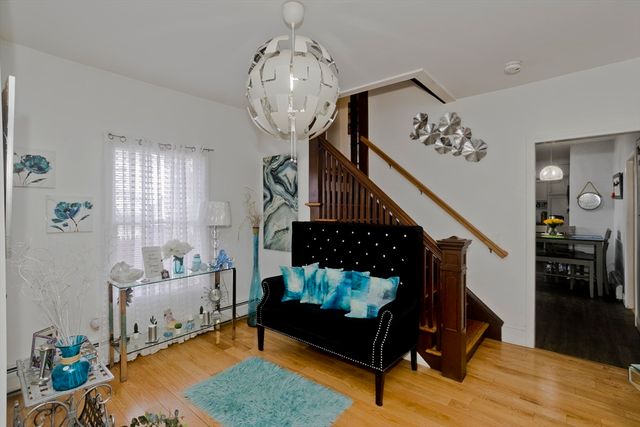 29 Eddywood St, Springfield, MA 01118