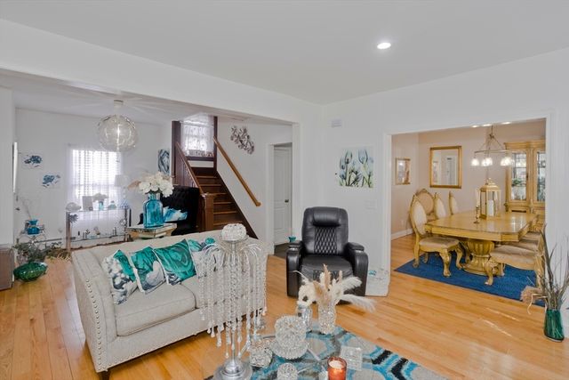 29 Eddywood St, Springfield, MA 01118