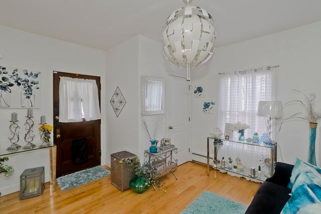 29 Eddywood St, Springfield, MA 01118