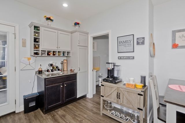 29 Eddywood St, Springfield, MA 01118